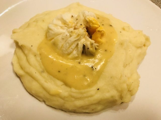 Puré de patata con trufa y huevo poché