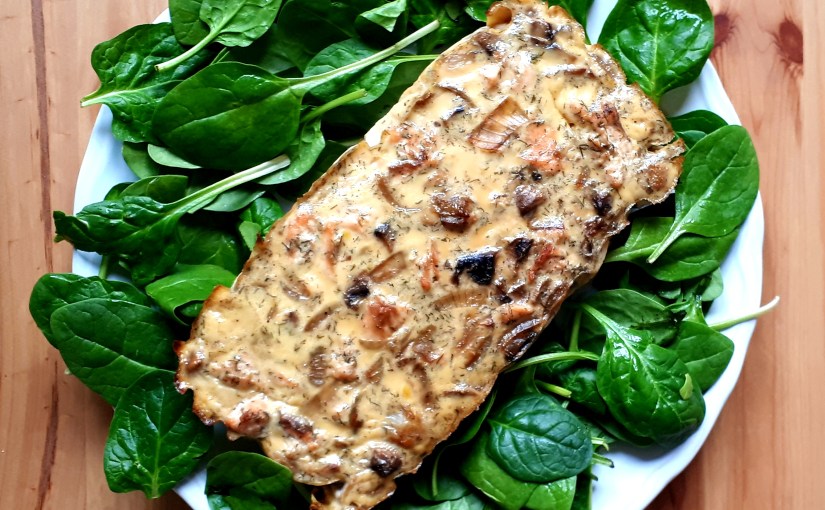 Pastel caliente de salmón con&nbsp;champiñones