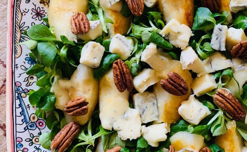 Ensalada con pera caramelizada y queso&nbsp;gorgonzola