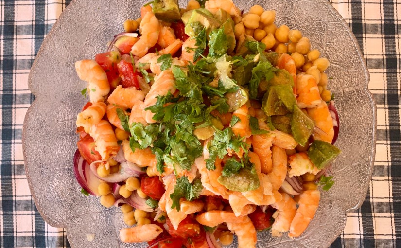 Ensalada de legumbres con langostinos y&nbsp;cilantro