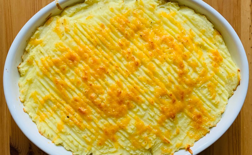 Pastel de puré de patata, atún y tomate (fisherman’s pie)