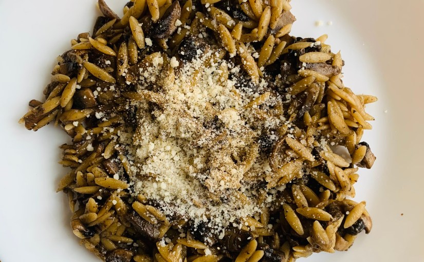 Orzo (pasta con forma de arroz) con setas y&nbsp;trufa